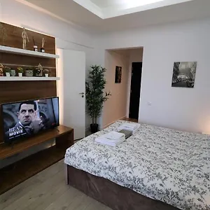 Charming City Center - Free Minibar Apartment